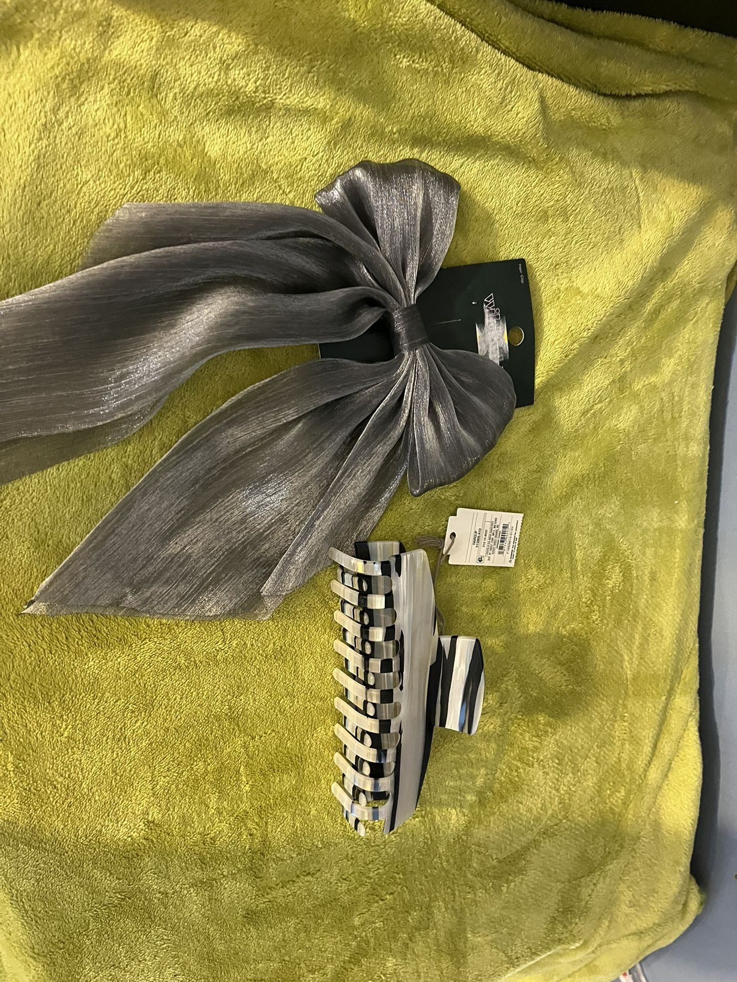 Hair Clip W/ Bow 