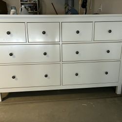Dresser Hesser 8 Drawer
