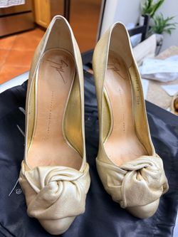 Giuseppe Zanotti Gold Leather Bow Heels