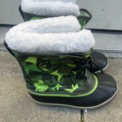 SOREL SNOW CHAINS SIZE 7