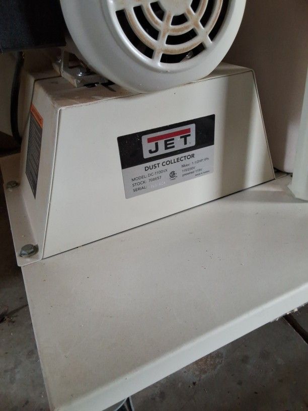 Jet dust collector w/ vortex cone particle seperation system and iVac plug and remote
