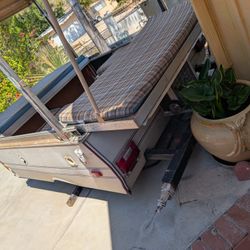Pop Up Trailer In Good Condition Missing The Nut But Everything Else Is Good