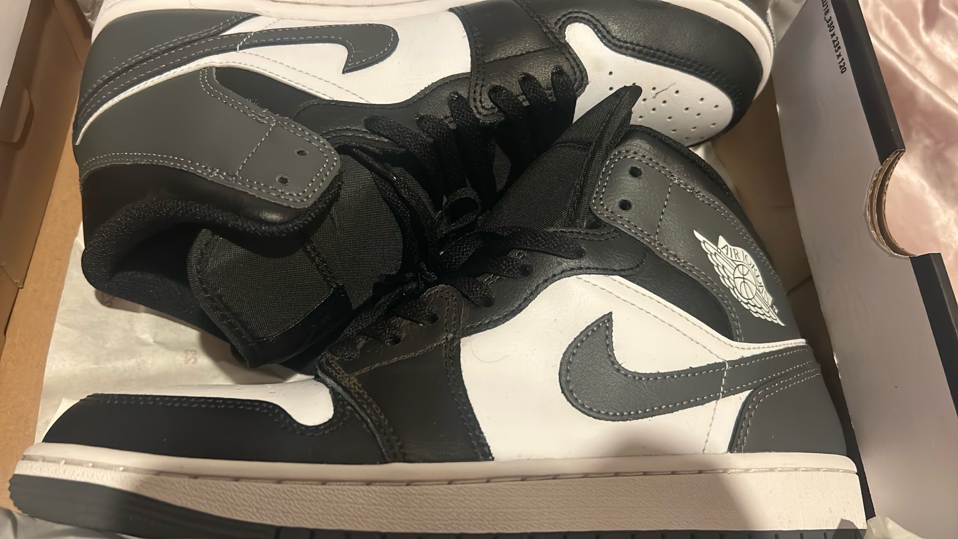 Air Jordan Mid 1 