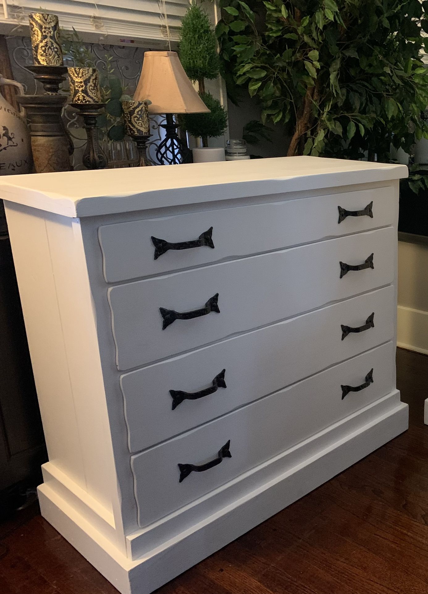 Dresser 4 drawers Antique 1940 Vintage Monterey dresser 4 Drawers