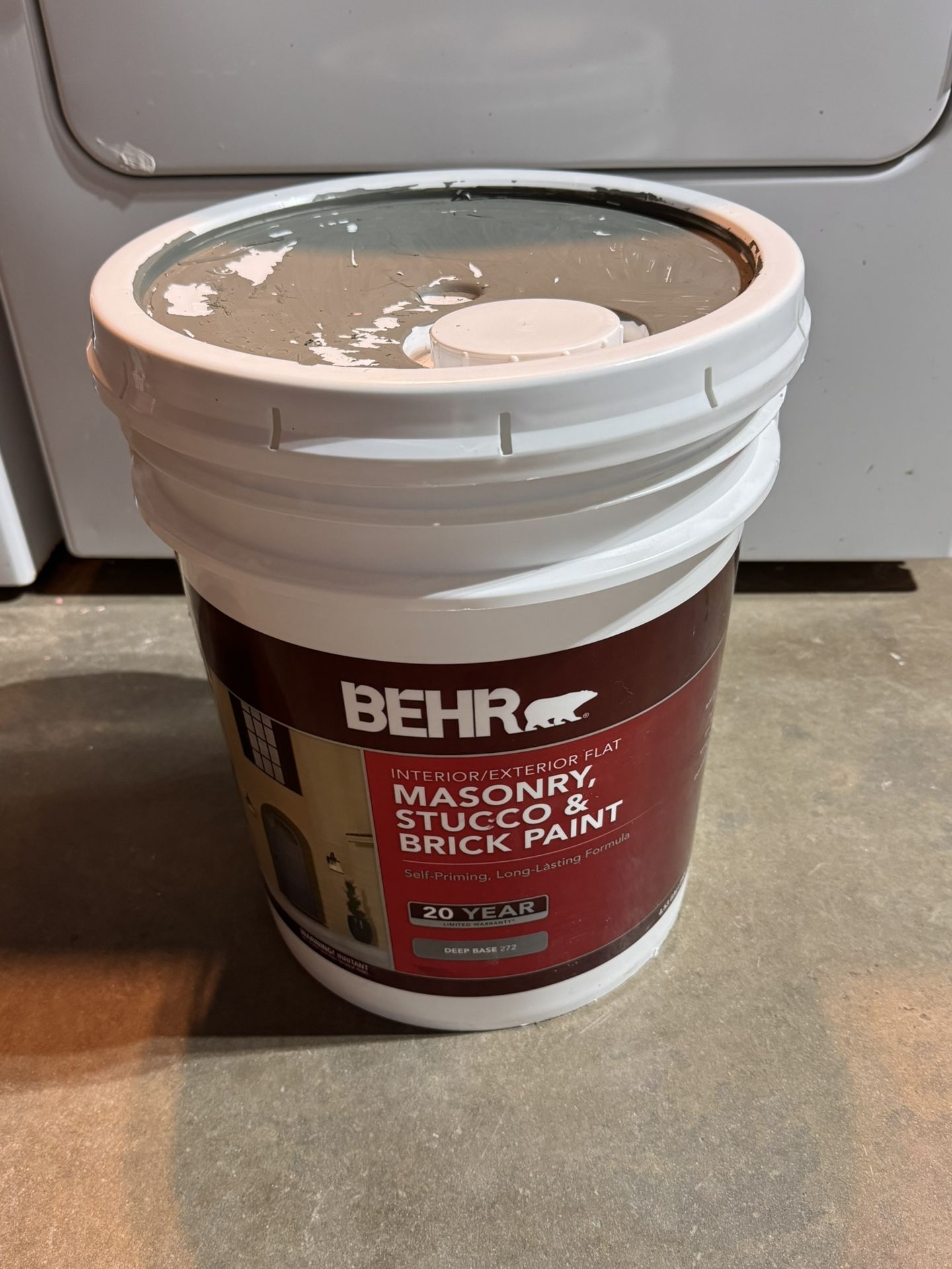 Behr 5 gallon Dark Dark Grey Flat Latex Masonry, Stucco and Brick Interior/Exterior Paint  5 Galones