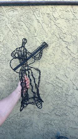 Wire guitar decor