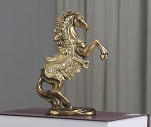 1pc Vintage Copper Horse Sculpture Creative Resin Crafts Standing Horse Statue Suitable for Home Decoration, Study, Living Room, Desktop, Bar And Cabi