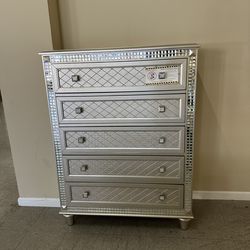 Formal 5 Drawer Chest