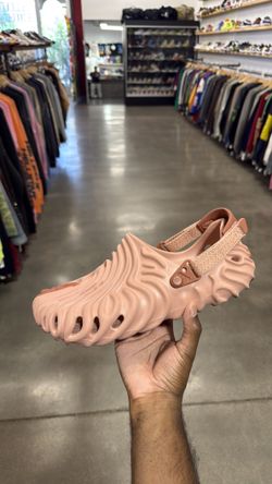 Pre loved crocs salehe bembury pink  sz10