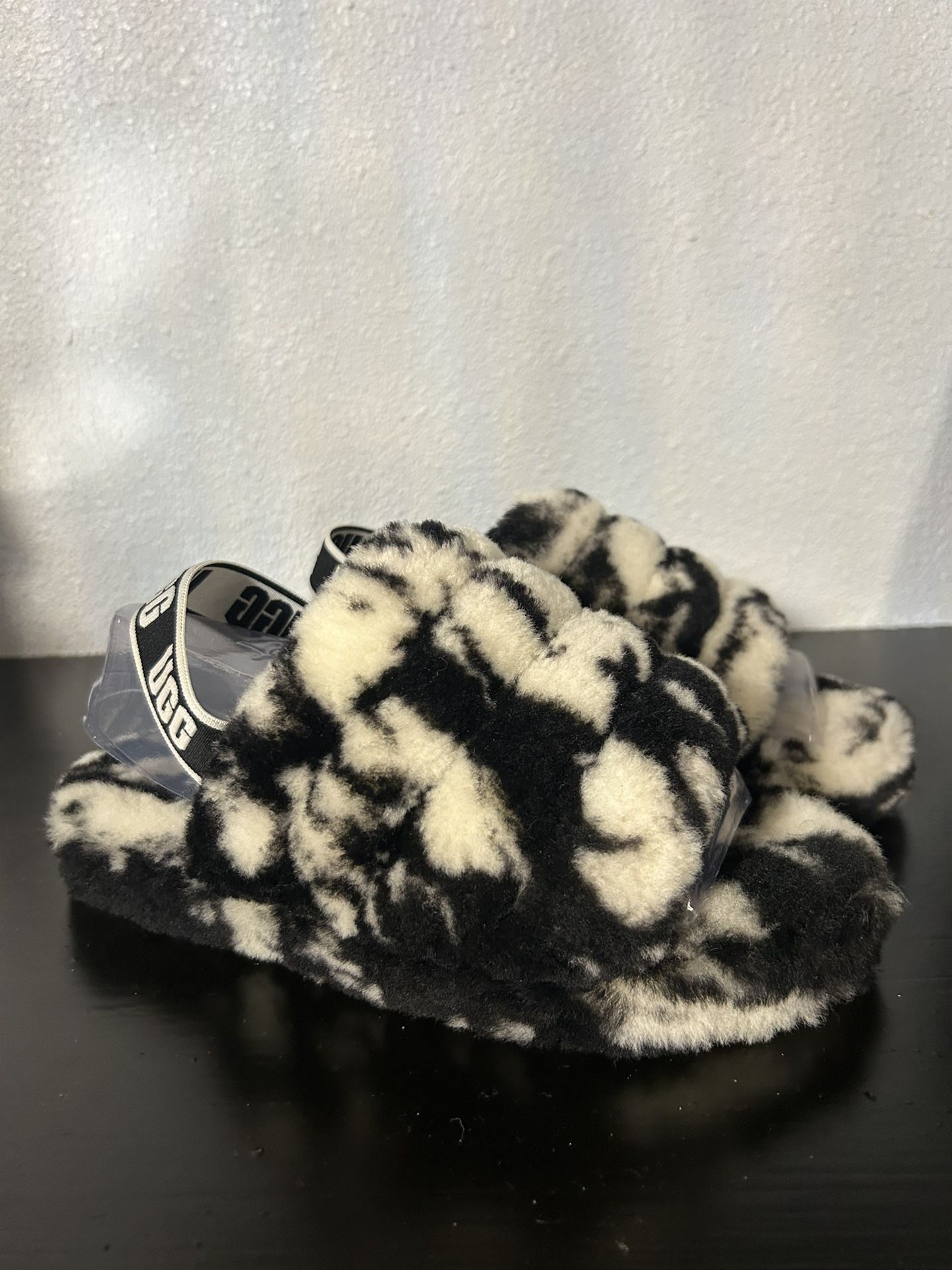 Black And White Ugg Slippers Size 4Y