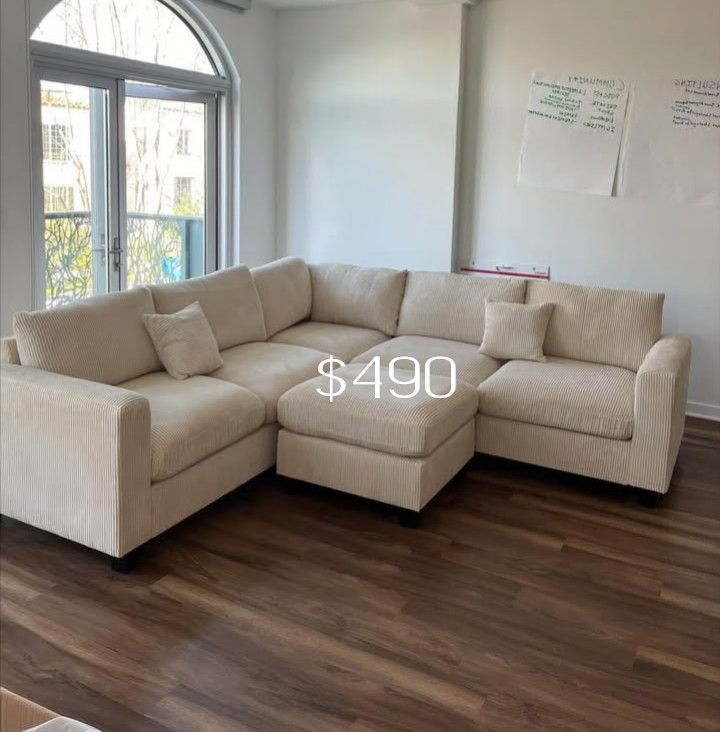 Gorgeous Ivory 4 Pc Sectional Sofa With Ottoman