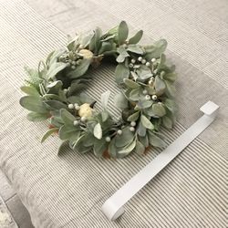 12” Wreath & Holder / Pickup South Denton Only 