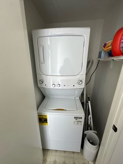 Stacked Washer and Dryer (Gas)