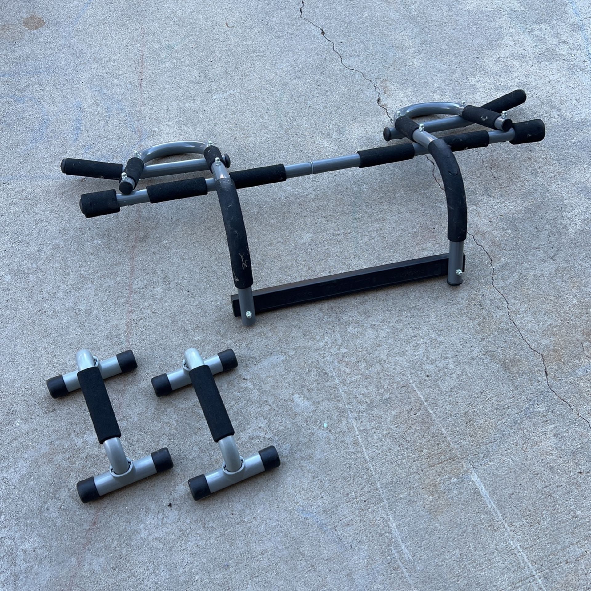 Pull-up bar and deep Push-up Stands