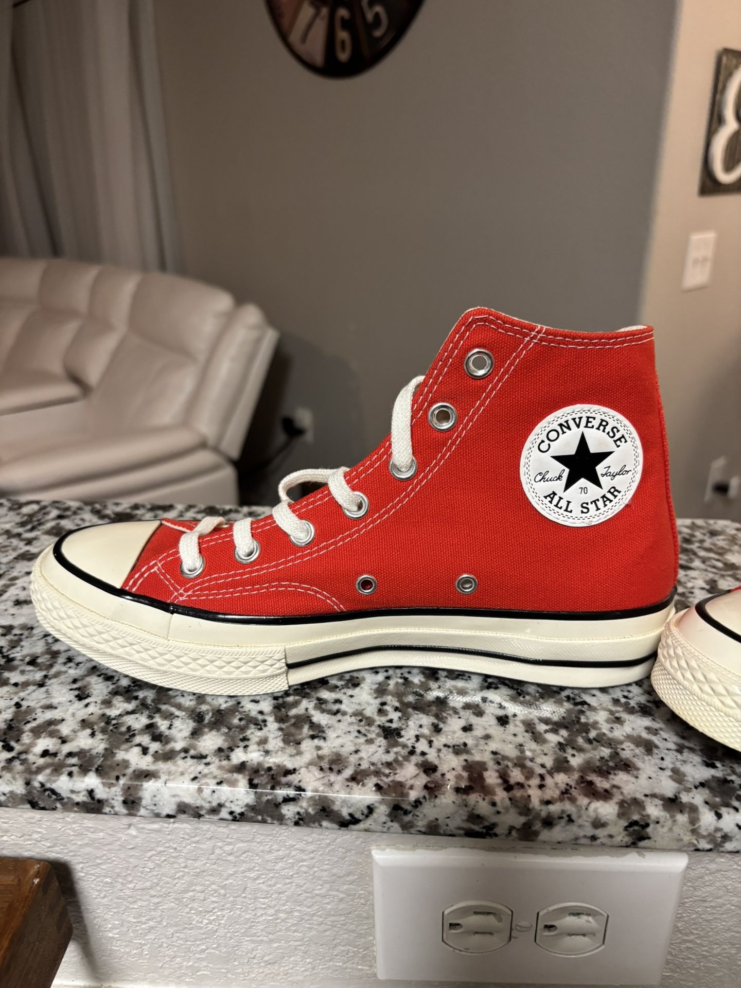 Women’s Converse Size 8