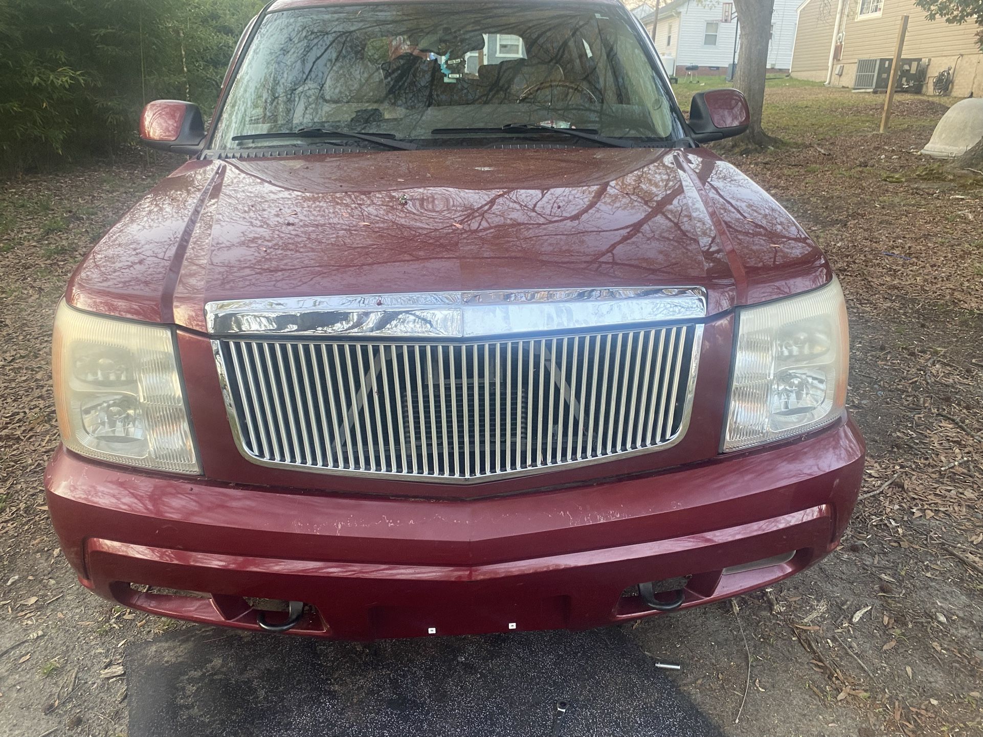2005 Cadlic Escade 6.0 All Wheel Dr 2 TVs In The Head Rest