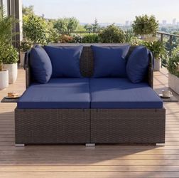 Outdoor Wicker Daybed Sofa with Navy Cushions