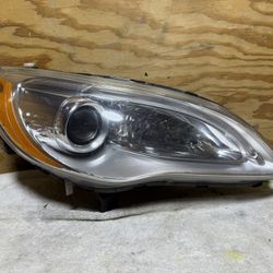 2011-2014 CHRYSLER 200 HEADLIGHT PASSENGER RH HALOGEN OEM 