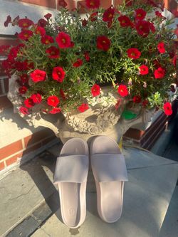Lululemon Restfeel slides