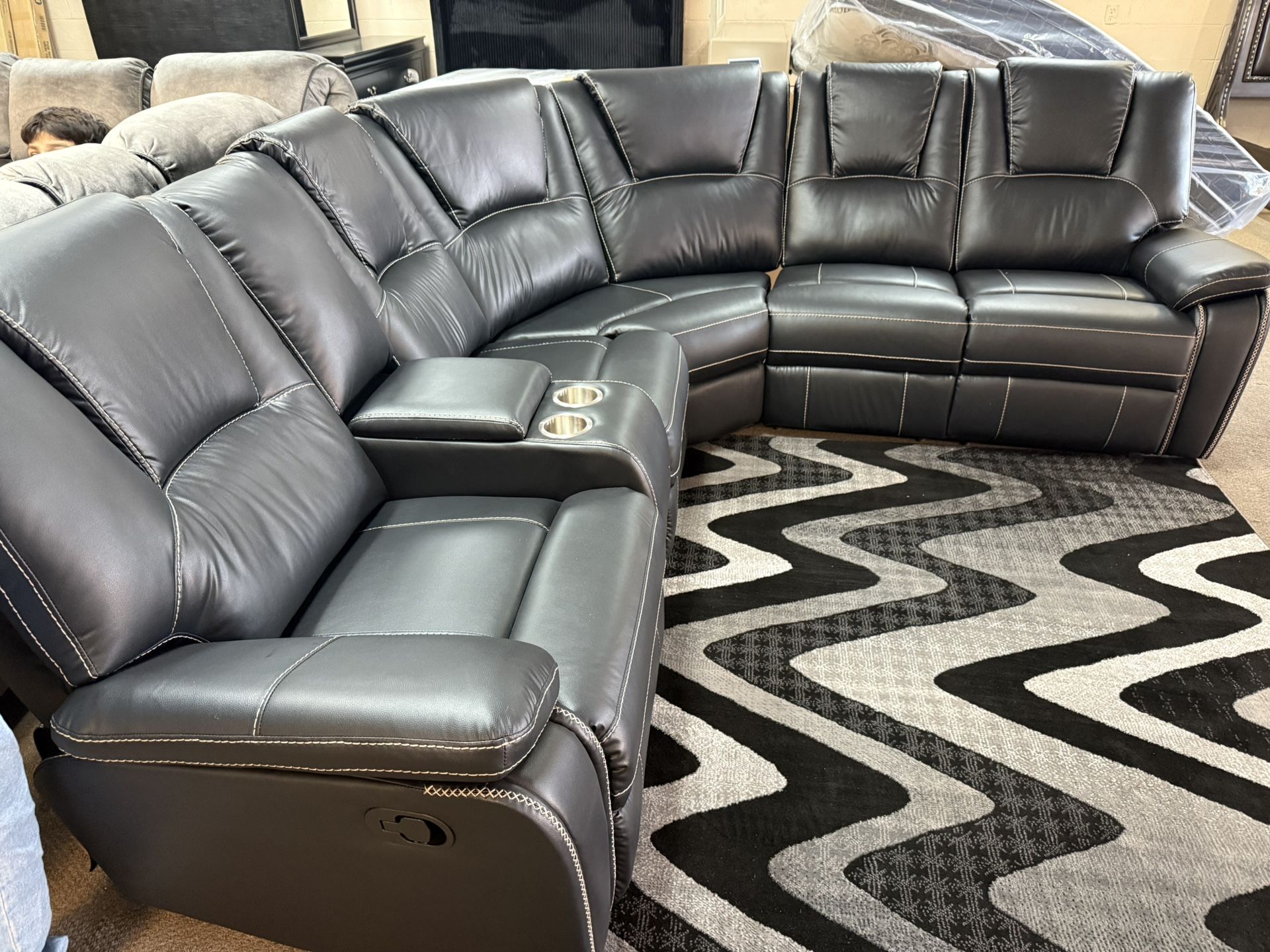 RECLINER LEATHER SECTIONAL BLACK $980