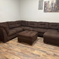 (Free delivery!!) Ashleys sectional