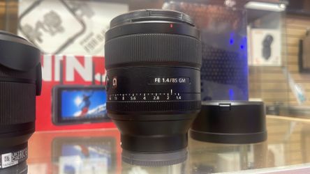 Sony GM fe 85mm f1.4. Original box. Mint condition