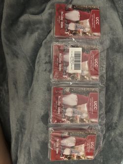 New sealed UCC highly fragrant soy wax melts holiday gnome six wax melts in each package 4 packages