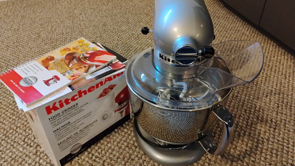 KitchenAid Stand Mixer w/ Acessories