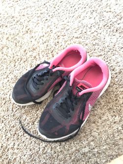 Nike tennis shoes