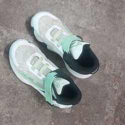 Nike Giannis Immortality Volt Sneakers Shoes Size  2.5Y