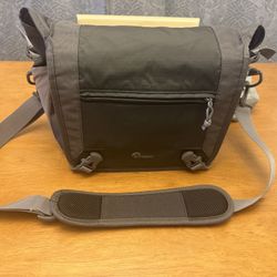 Lowepro Nova Sport 17L AW Camera Shoulder Bag – Excellent Condition