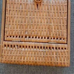 Ladies Vintage woven box bag.