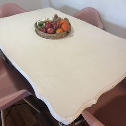 Elegant White Dining Table – Classic & Unique Design