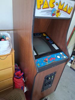 Pac-Man arcade ;galaga ;centipede; 100 + games