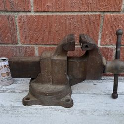 Vintage Rock Island Heavy Duty Vise