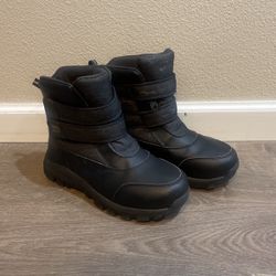 Snow Boots Size 5 