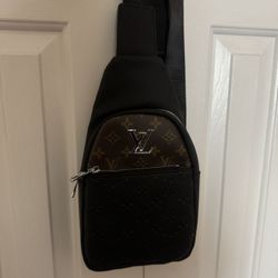 LOUIS VUITTON SLINGBAG