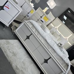 ✨️4pc Queen, King Bedrooms ✨️ Furniture Sectionals, Dining Avail