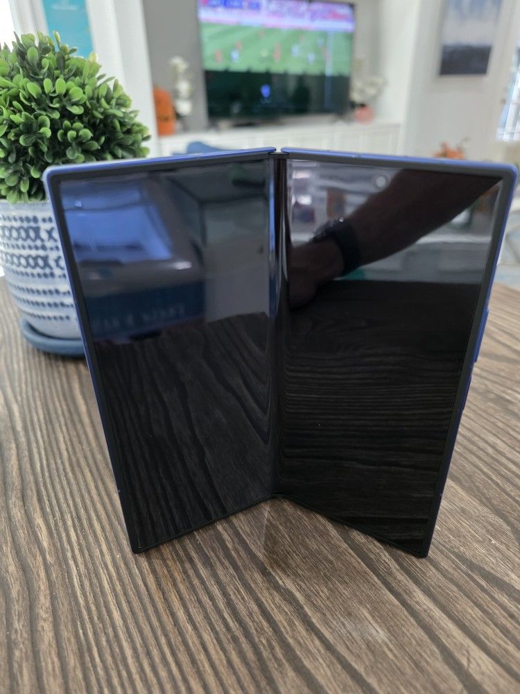 π± Samsung Galaxy Fold 7 β 256GB β Brand New - UNLOCKED