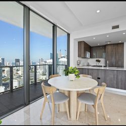 Round Breakfast Table + 4 Chairs