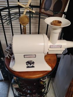 Champion Juicer Electric Masticating Juicer