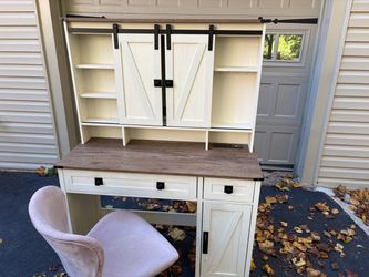 Farmhouse Desk with Barn Door Hutch