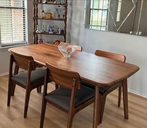 Vincent Chair - walnut wood