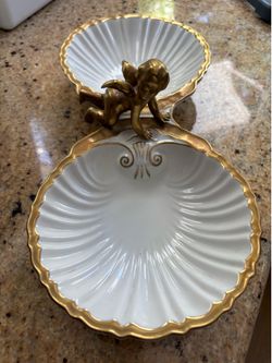 New Shell Shaped Handled Serving Dish good trimmed