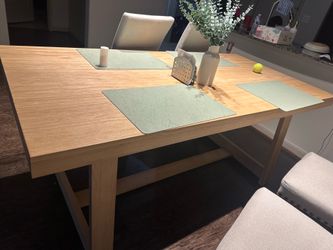 Modern Solid Wood Dining Table with 4 Chairs – Excellent Condition
