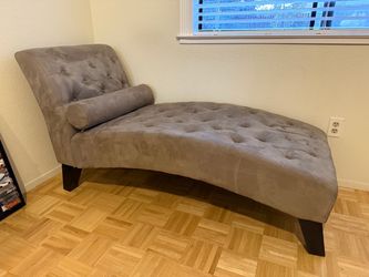 Gray Tufted Chaise Lounge with Bolster Pillow
