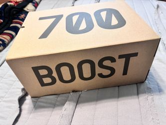 YZY 700 MNVN