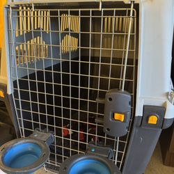 Skudo Dog Crate + Attached Wheels & Bowls