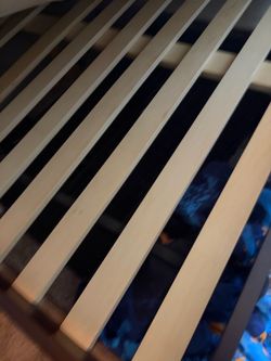 Queen mattress/bed frame