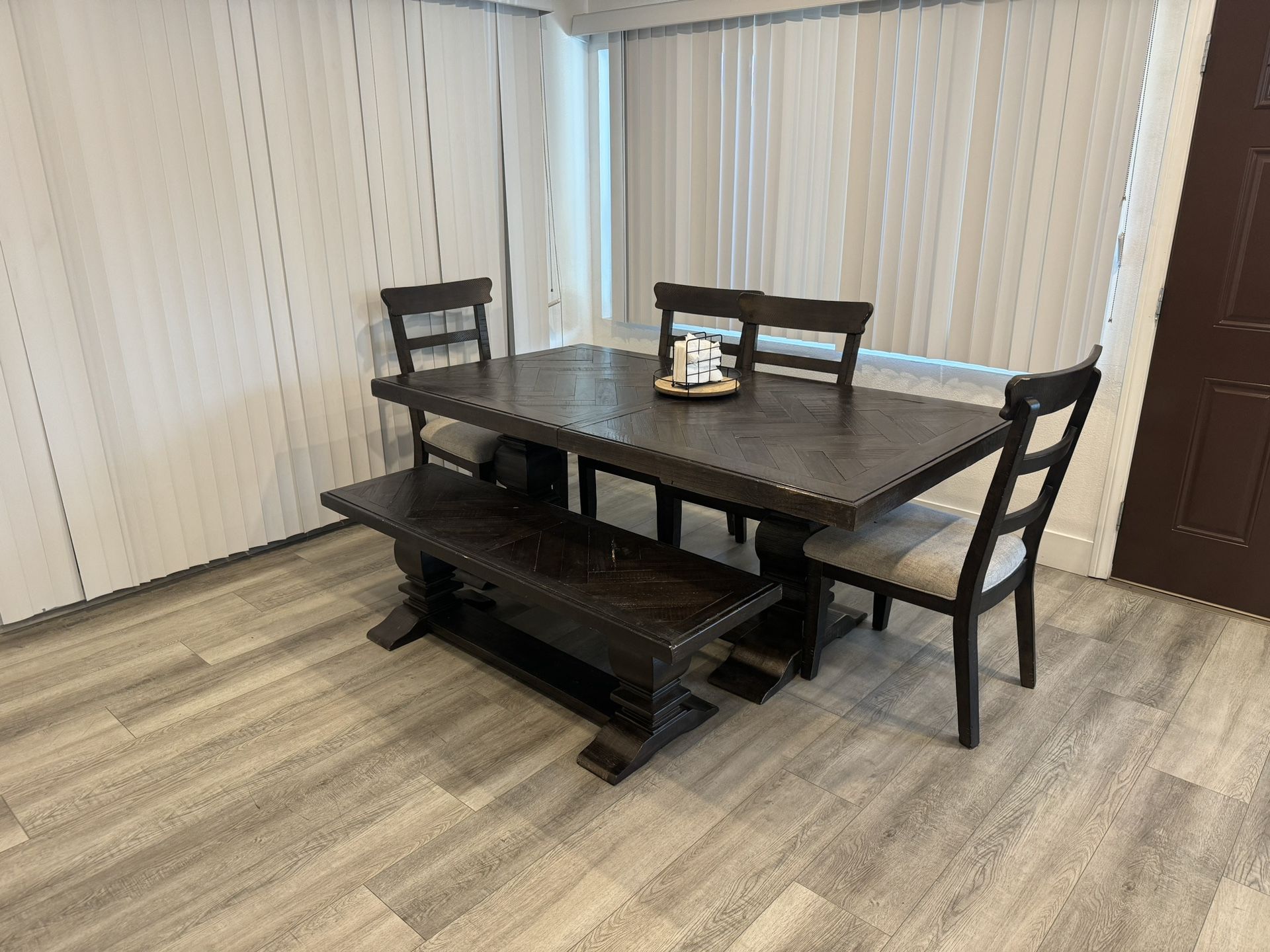 Dinning Room Table Ashley’s Furniture